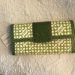 Vintage Penelope Coach NWT wallet green and ivory